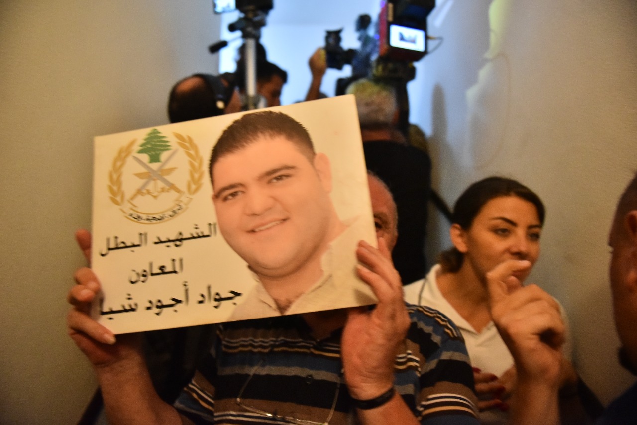  أهالي ضحايا انفجار المرفأ يعتصمون أمام منزل وزير العدل ويحذرون: االآتي أعظم .. والوزير: حفلة رعب لأولادي